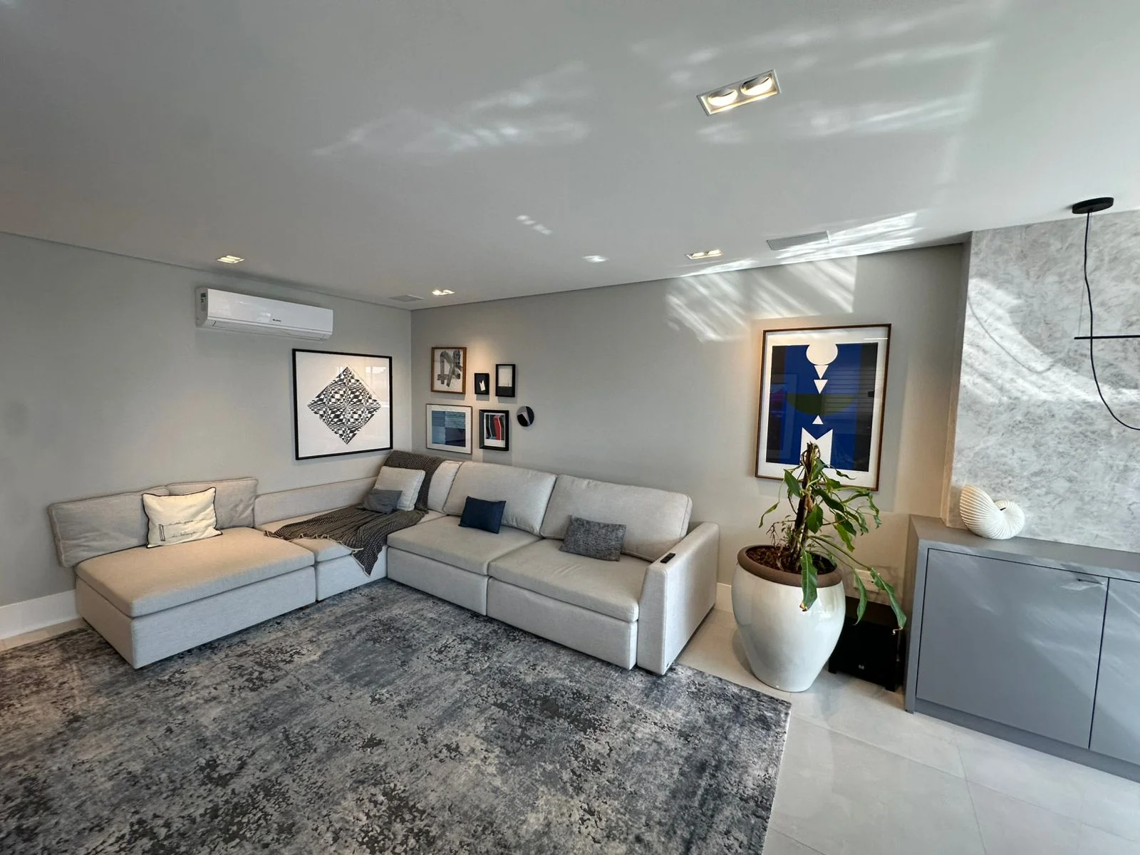 Edifício Argos com 4 Suítes - Balneário Camboriú – SC