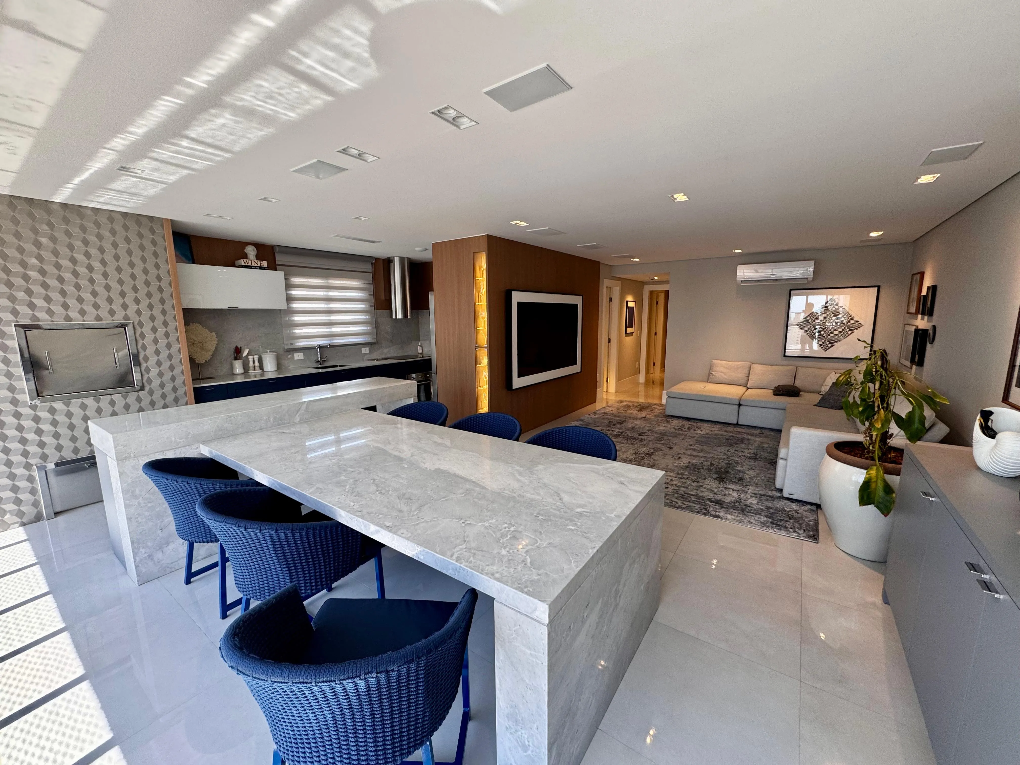 Edifício Argos com 4 Suítes - Balneário Camboriú – SC